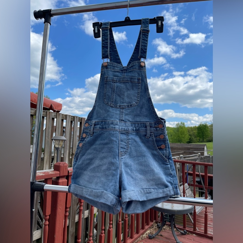 Old navy, baggy cutoff Jean short overalls